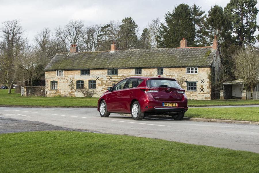  Toyota Auris 2015 года  (UK) (фото 13 из 43)